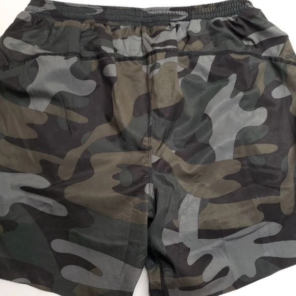 Sold! Men's Camo Active Zyia short - Picture 2 of 4